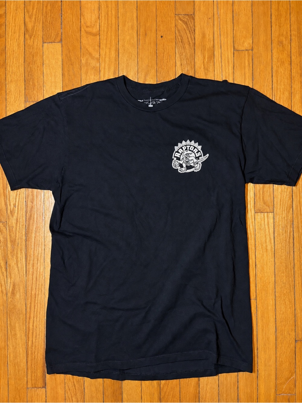Raptors T shirt - Men’s Medium